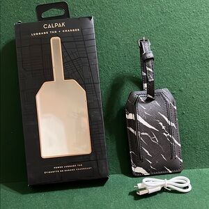 CALPAK Black and White Luggage Tag & Charger